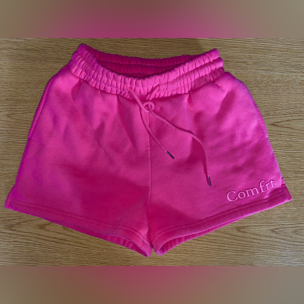 Comfrt Women's hot Pink Shorts
